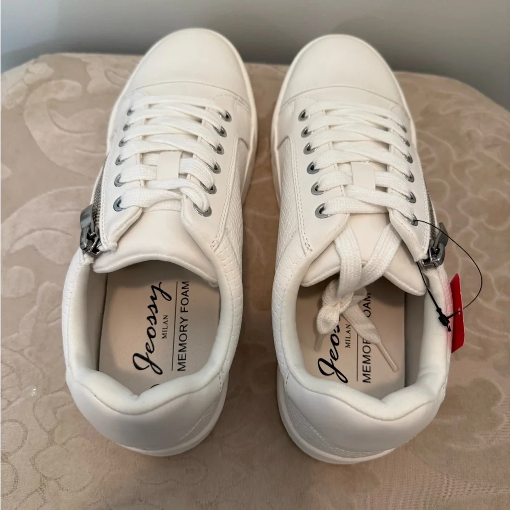 NWT By Jeossy‎ in Milan Casual Fashion Sneaker With Zipper in White - Size 9